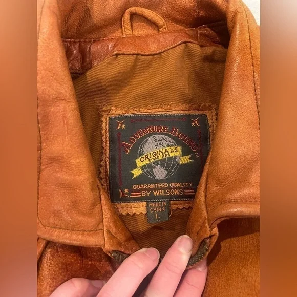 Wilson’s Adventure Bound leather jacket with tassels - Picture 5 of 9